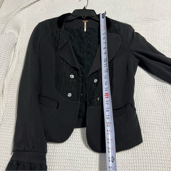 Free People Crop Tuxedo Blazer Jacket Black Lace Velvet Boho Grunge Goth Sz 4 - Picture 3 of 15